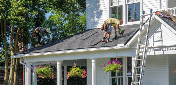 Best Roof Gutter Cleaning  in Toppenish, WA